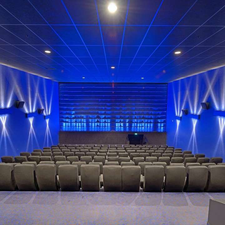 Präsenatation auf Kinoleinwand ermöglichen- red carpet event
