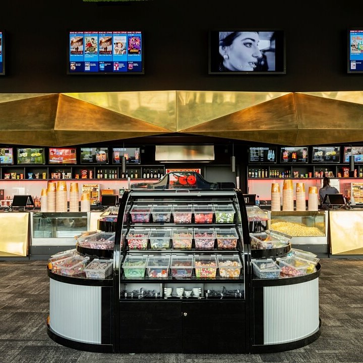Kino mieten für Firmenevents: Das Cineplex Neustadt bietet flexible Räume für jede Veranstaltung-red carpet event