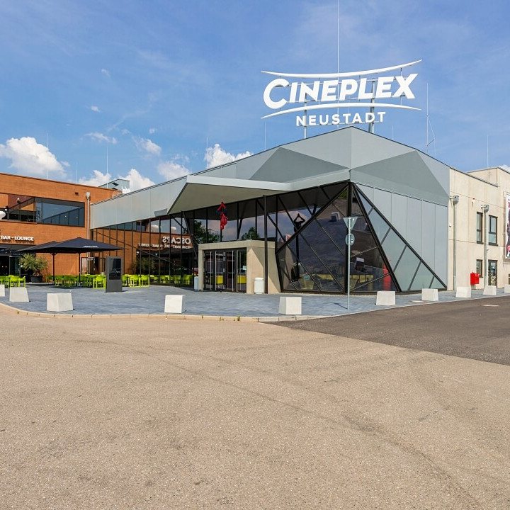 Neu Cineplex Neustadt Kino mieten für events- red carpet event