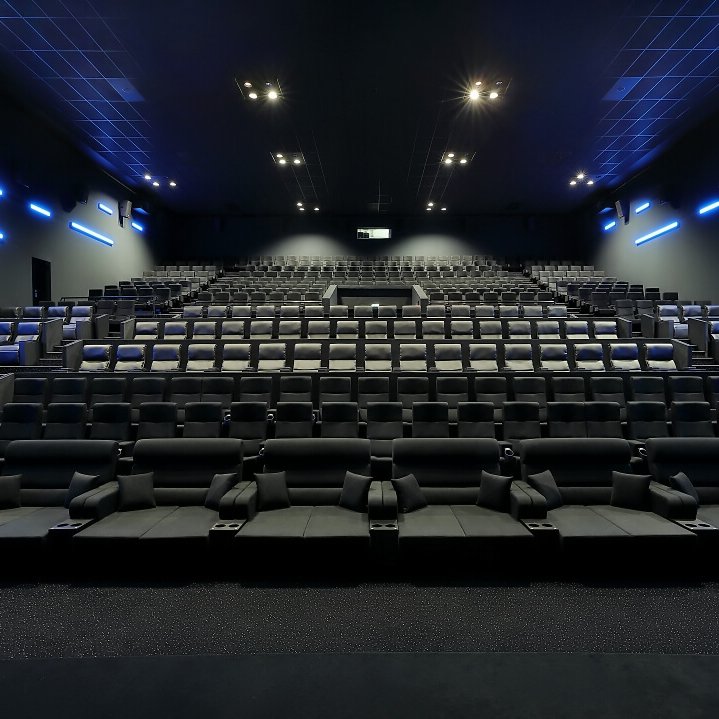 Modern ausgestatteter Kinosaal im Cinestar Dortmund-red carpet event