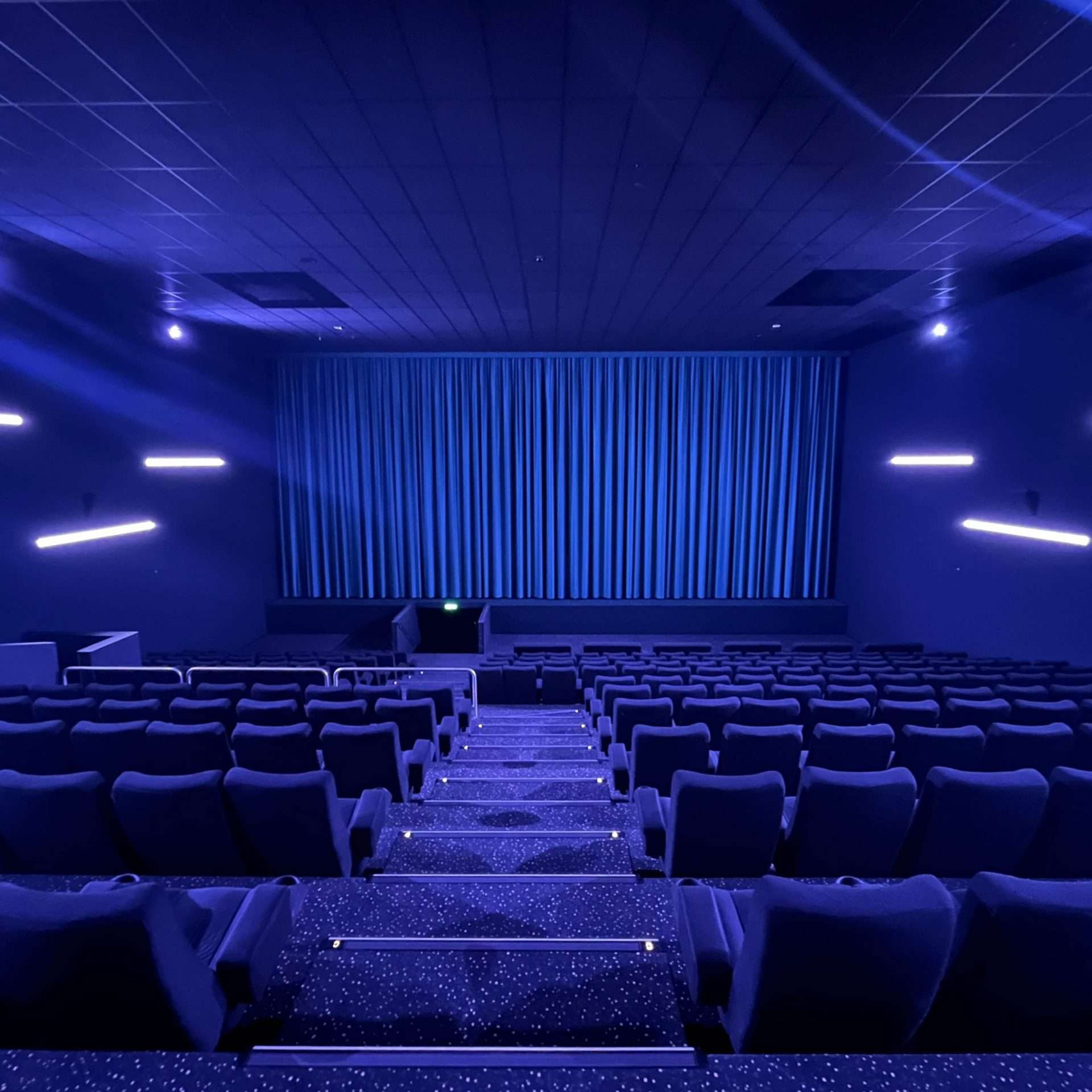 Großzügige Eventlocation Cinestar Bremen für Firmenfeiern-red carpet event