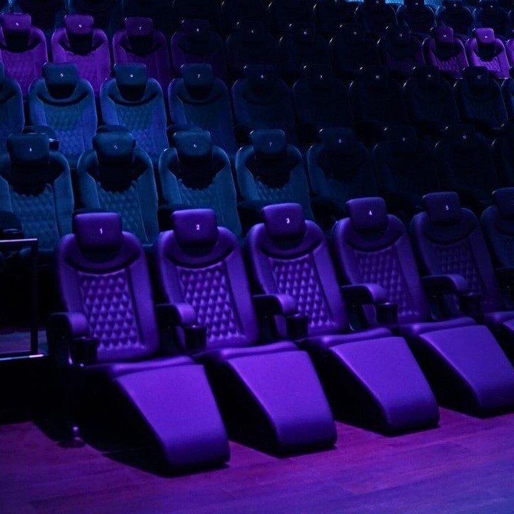 Emotion Kino Monheim Recliner Sitze-red carpet event